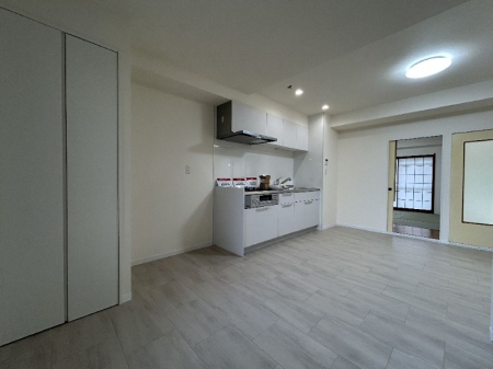 �_�ސ쌧���͌��s�����扡�R6���ڂ̒��Ã}���V�����̃��r���O