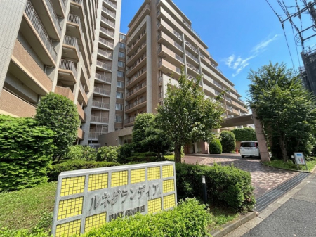 町田市小山ヶ丘4丁目の中古マンションの現地外観写真
